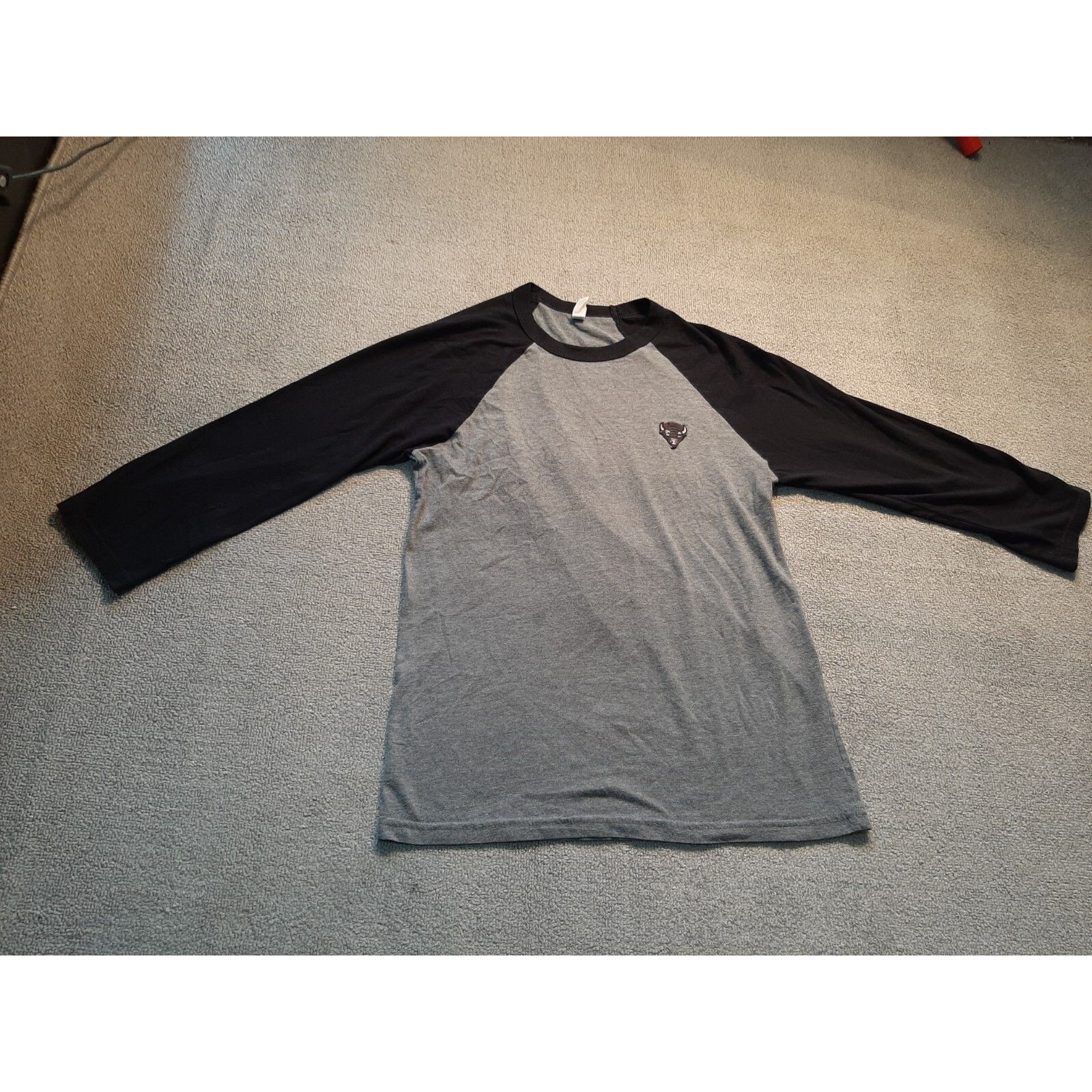 Buffalo Wings & Rings Restaurant Employee Shirt Adult Small Gray Long Sleeve